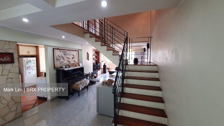 Blk 327 Jurong East Street 31 (Jurong East), HDB Executive #204267391